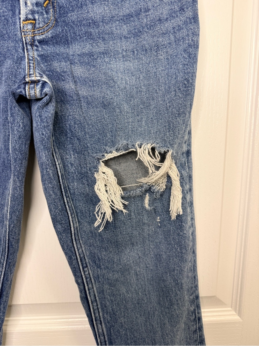 Abercrombie & Fitch Women's Ripped Medium Blue high rise mom jean size 23 - Picture 3 of 8